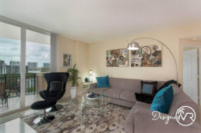 Stylish Modern 2bd/2bth Apt. min to beach